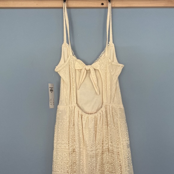 Cream Hollister Dress - Picture 4 of 5